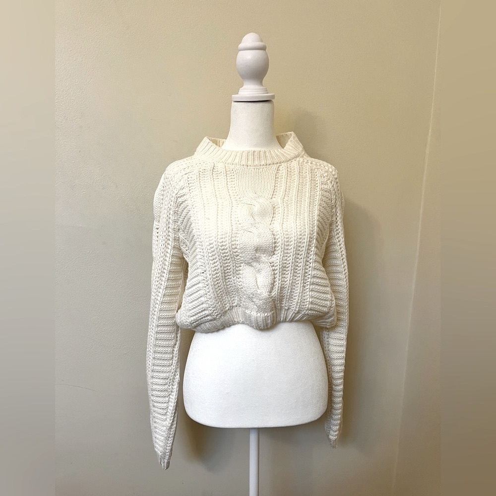 Women’s Cable Knit Cropped Sweater Size XS